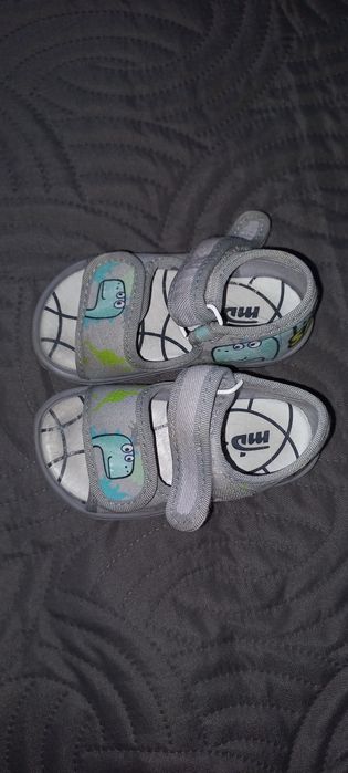 Sandałki chłopięce 21