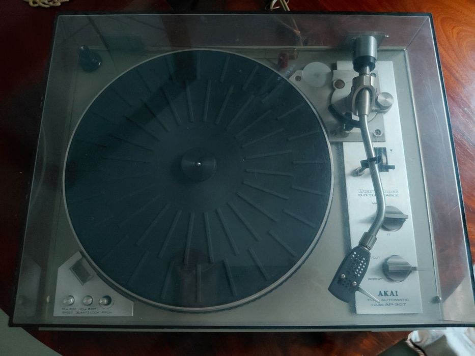 Sprzedam gramofon Akai AP-307