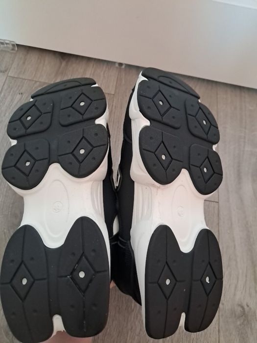 Модні,жіночі кросівки