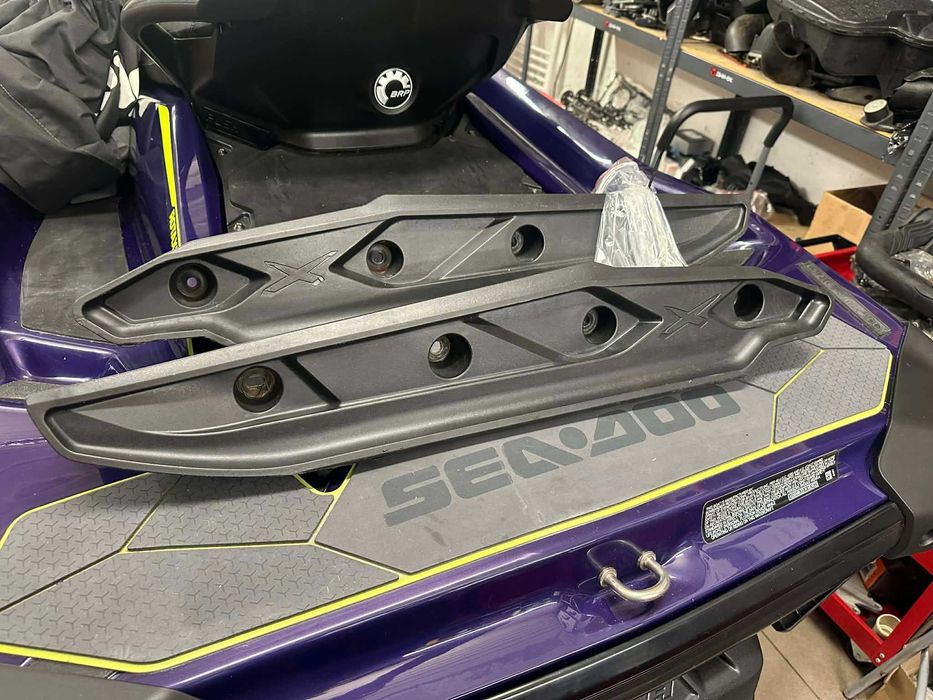 Oryginalne Redany boczne Sea-Doo RXP 300 Kpl + śruby