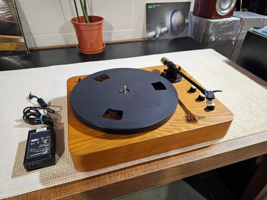Програвач VOKSUN 1931 Bluetooth, прямий вихід на акустику