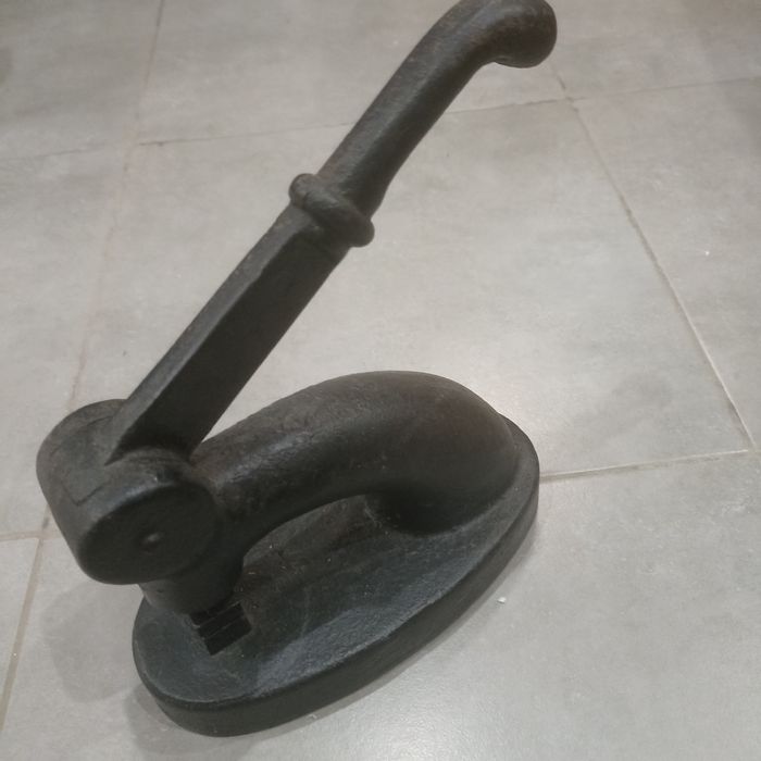 Prensa em ferro fundido