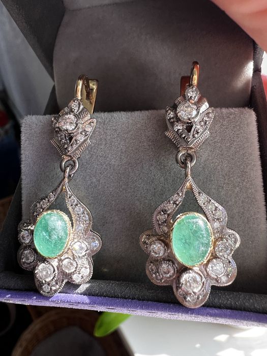 Золотые серьги 750пр.с якутскими бриллиантами и изумрудами