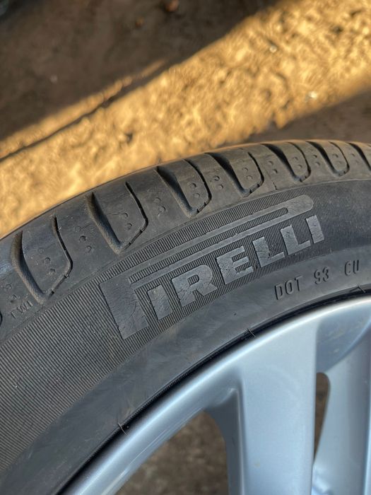 Шини.    235/45/17