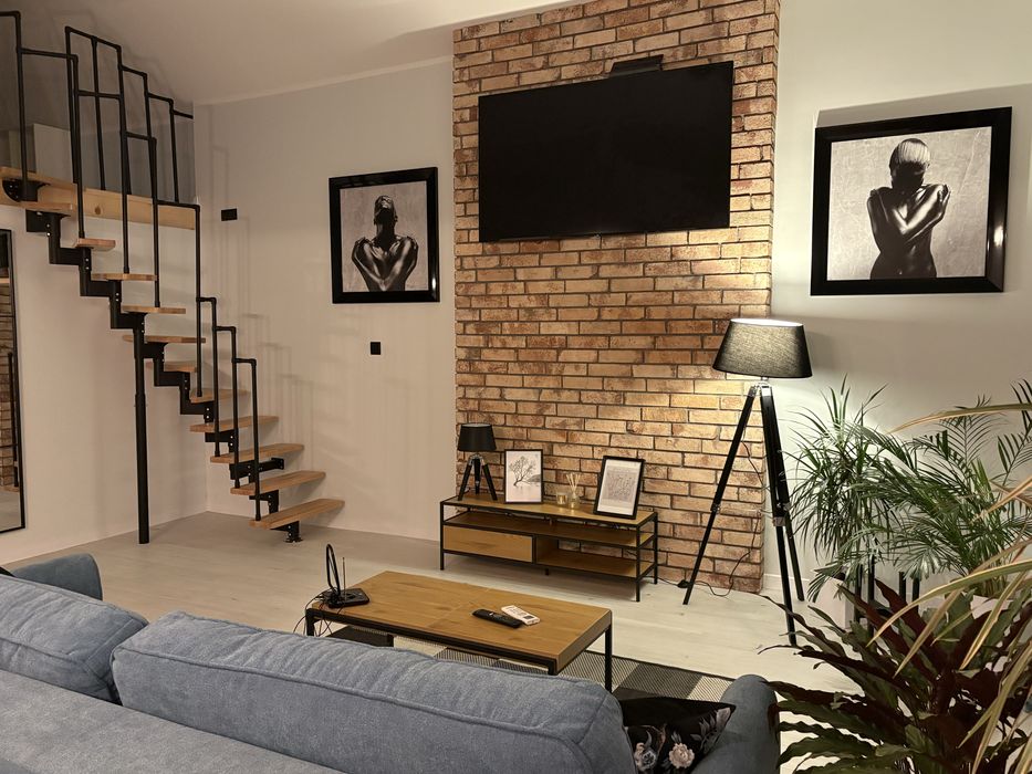 Domek nad jeziorem z wlasną linią brzegową