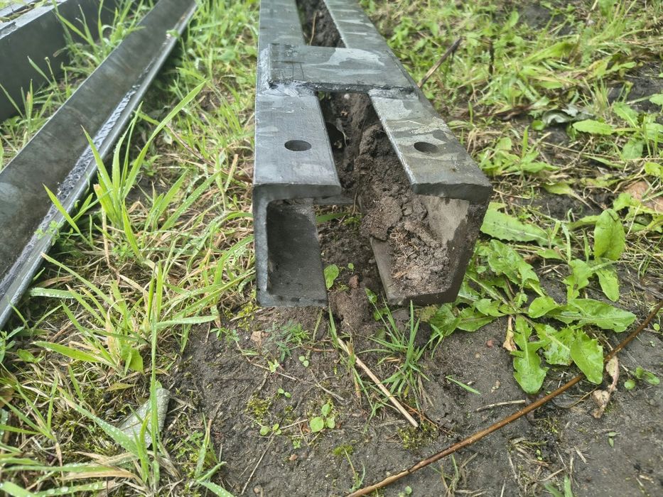 Słupy konstrukcyjne 2x12m