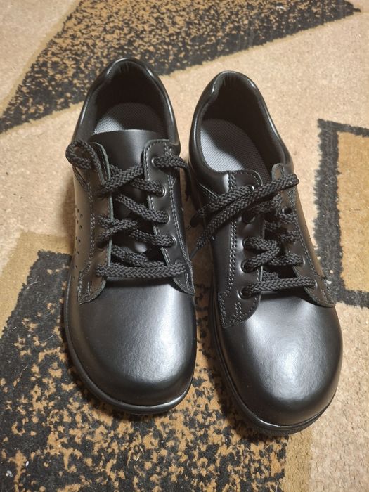 шкіряні кросівки