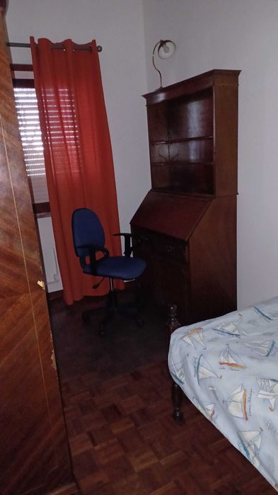 Quarto individual no Dafundo /Cruz Quebrada