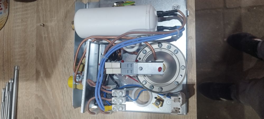 Podgrzewacz do wody podszafkowy y 3 fazowy   kospel