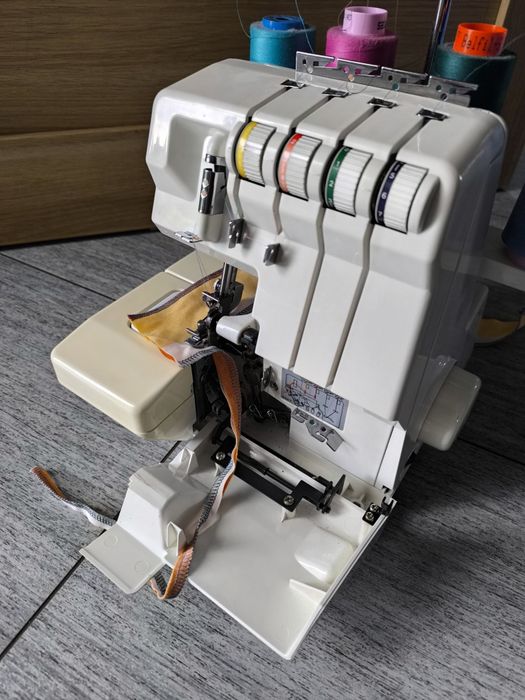 Maszyna do szycia overlock Husqvarna