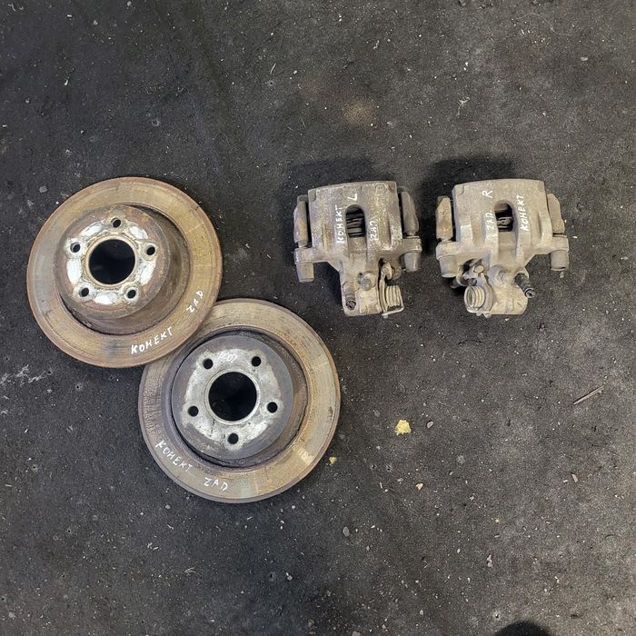 Задній супорт Skoda Octavla tour.VW Golf 4