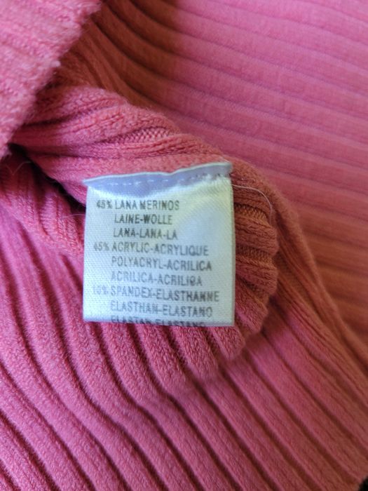 Damski, ciepły sweterek. Wełna merino 45%.