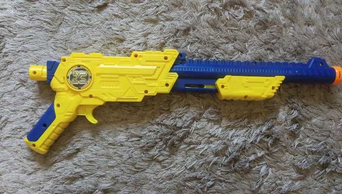Conjunto com  5 NERF modelos diferentes , em bom estado