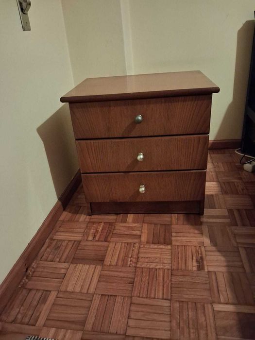 Mesinha de cabeceira