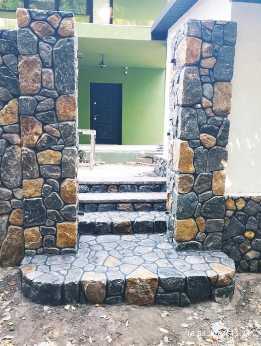 Кладка буту та цегли,фундамент і забори.