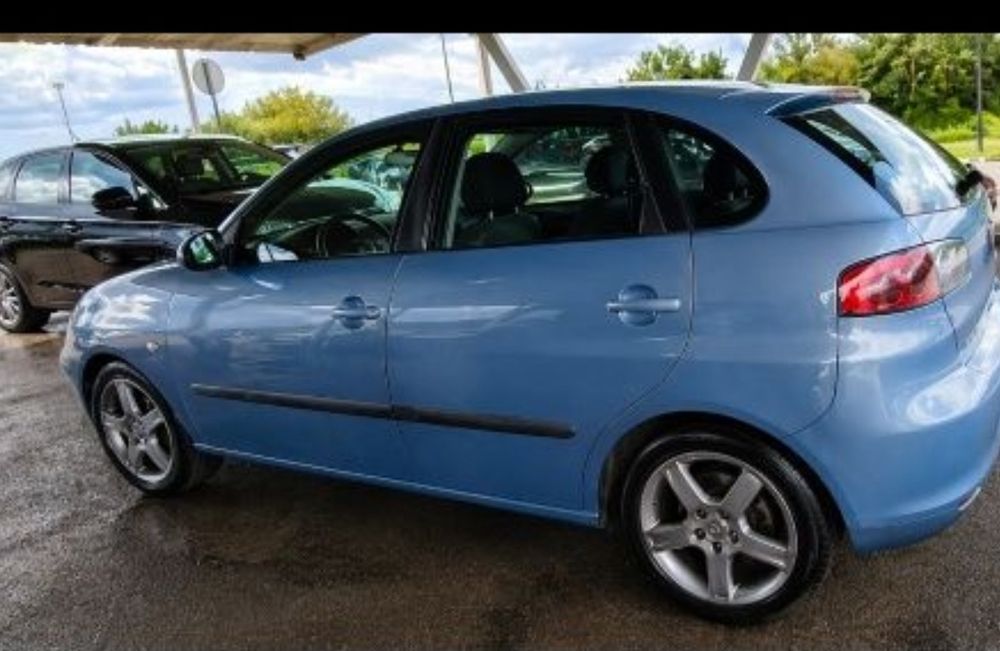 Seat Ibiza 2 Dona, dou desconto para que faça as melhorias no estofo e lateral.é um carro muito econômico e confortável.
