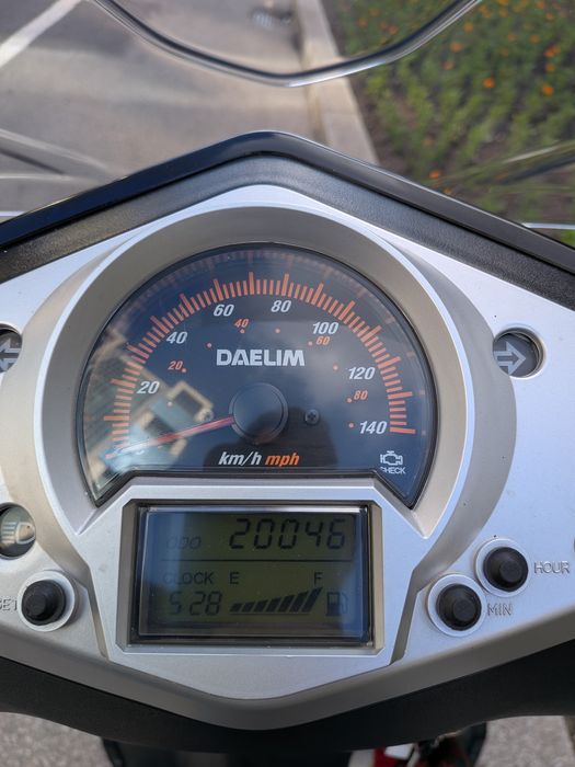 Daelim S1 125 em estado irrepreensível