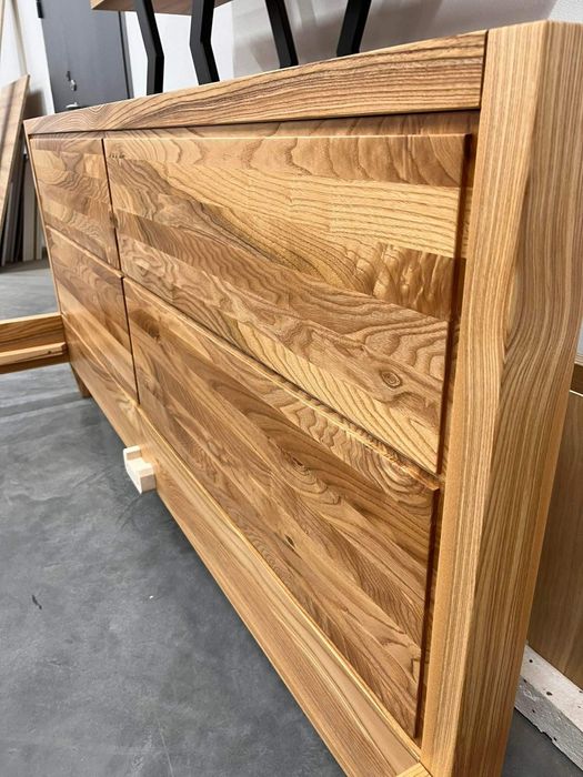 Łóżko po materac 180x 200. Wykonane z drewna jesionowego