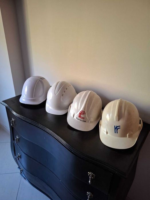 Capacetes de obra463436474409953280