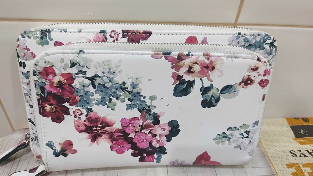 Carteira grande de senhora