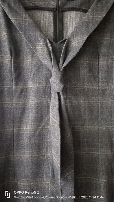 Sukienka z krawatem,bez rękawów. Quiosque