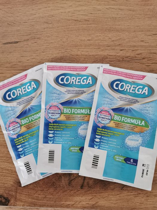 Tabletki Corega do czyszczenia protez