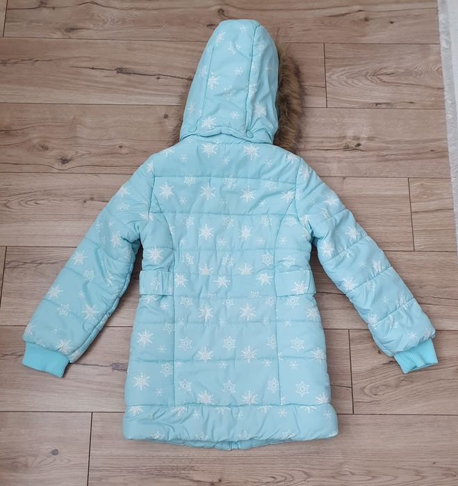 Гарненька зимова куртка на дівчинку