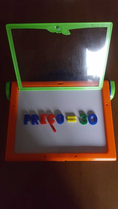 Quadro de giz, de marcador, com ímanes e projeção de imagens Criança