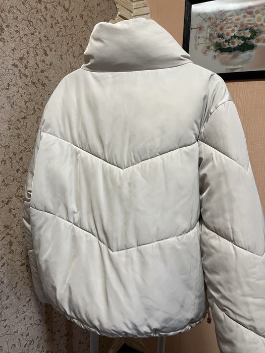 Курточка H&M сірого кольору р. М