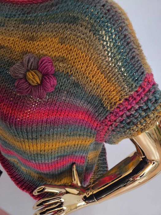 Bluzka sweterkowa, ręcznie wykonana.