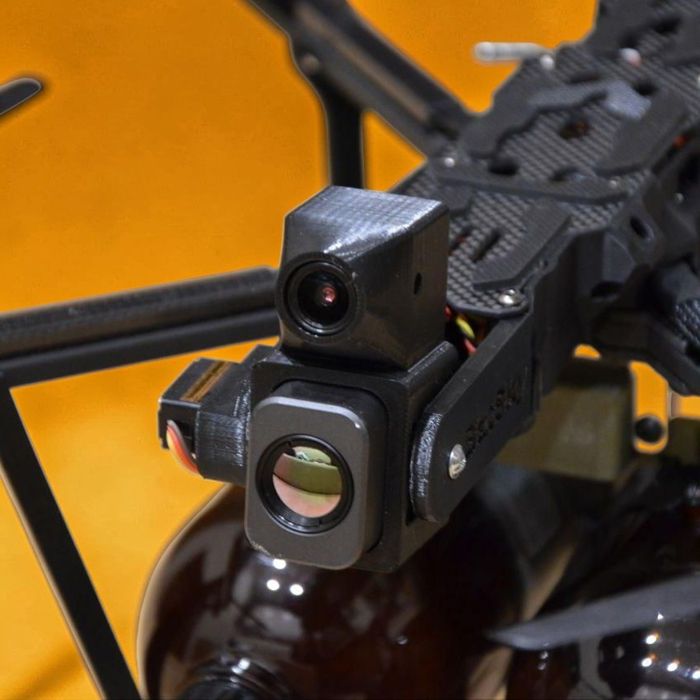 Протиударний поворотний механізм для камери FPV