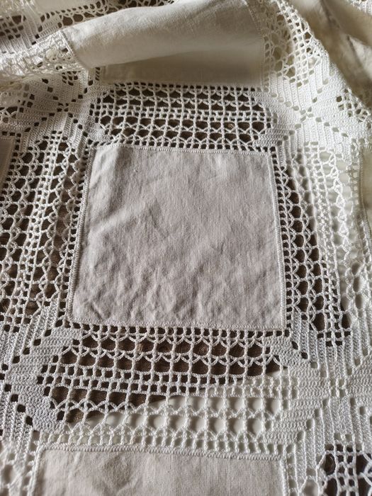 Toalha de Mesa Grande em Linho e Croché Manual (1,50m x 2,80m) — Impecável