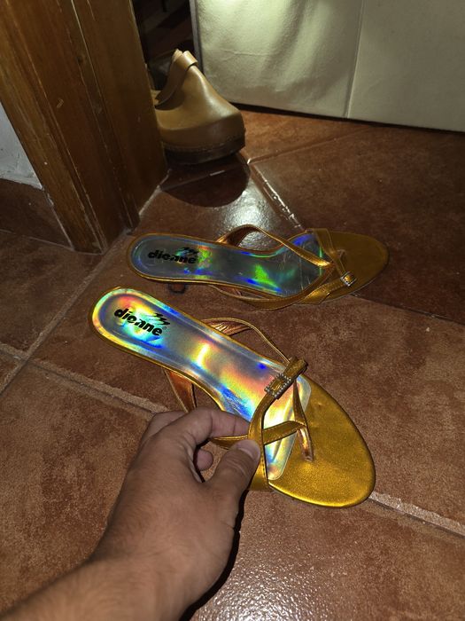 Sandália de Senhora Vermelha e Amarela