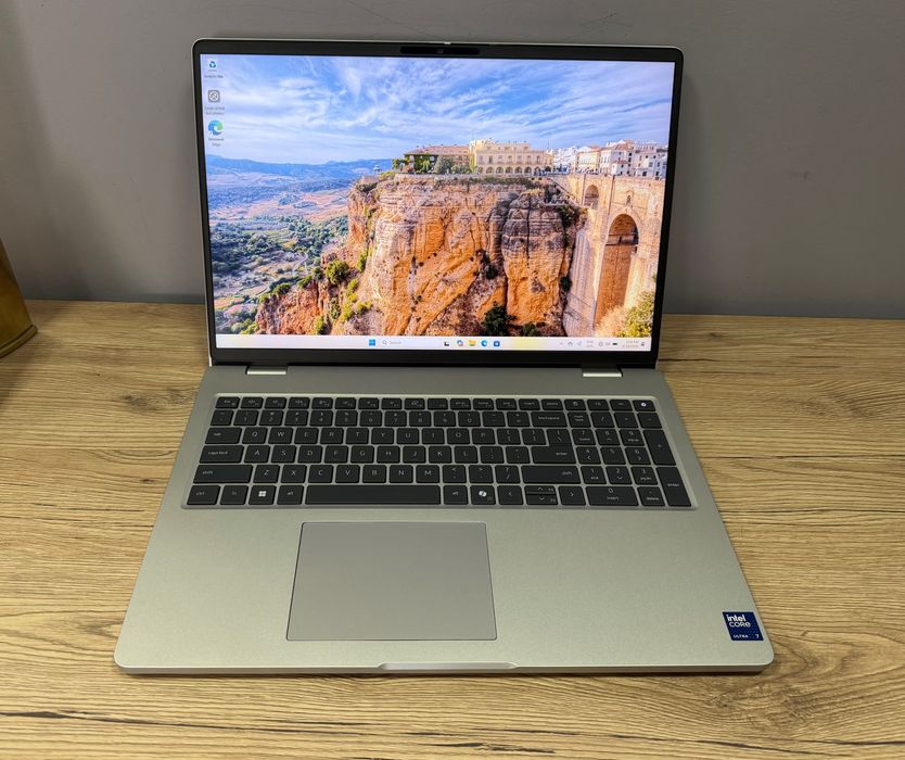 Вживаний ноутбук Dell Pro 16 Plus PB16250 Ultra 7 255U /32 Ram/ 512/FHD+