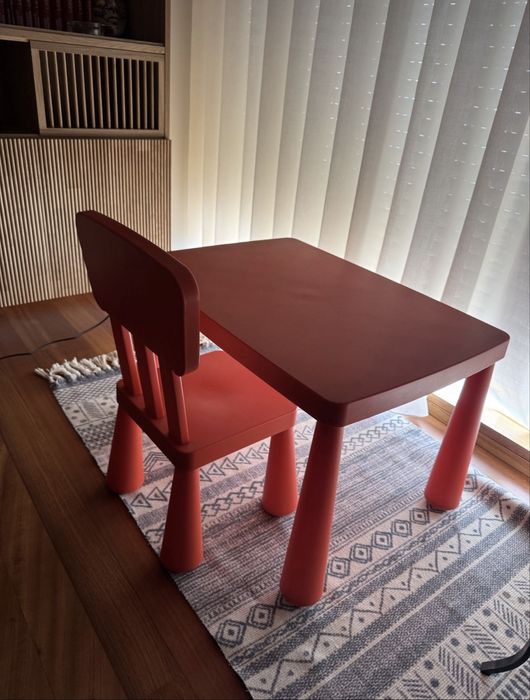 Mesa e Cadeira de brincar