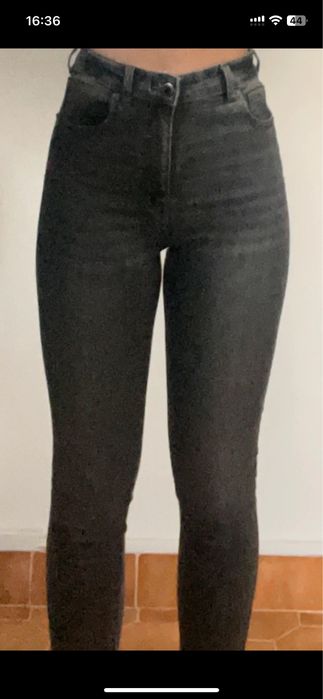 Calças cinzentas skinny