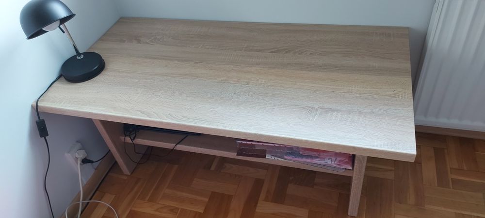 Nowoczesna wytrzymała ława w idealnym stanie