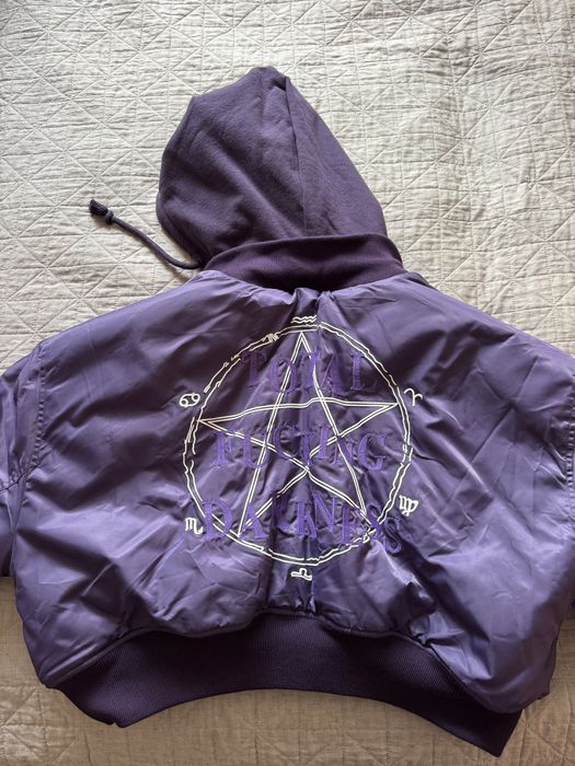 Продам кроп-фіт бомбер куртка Vetemens Total