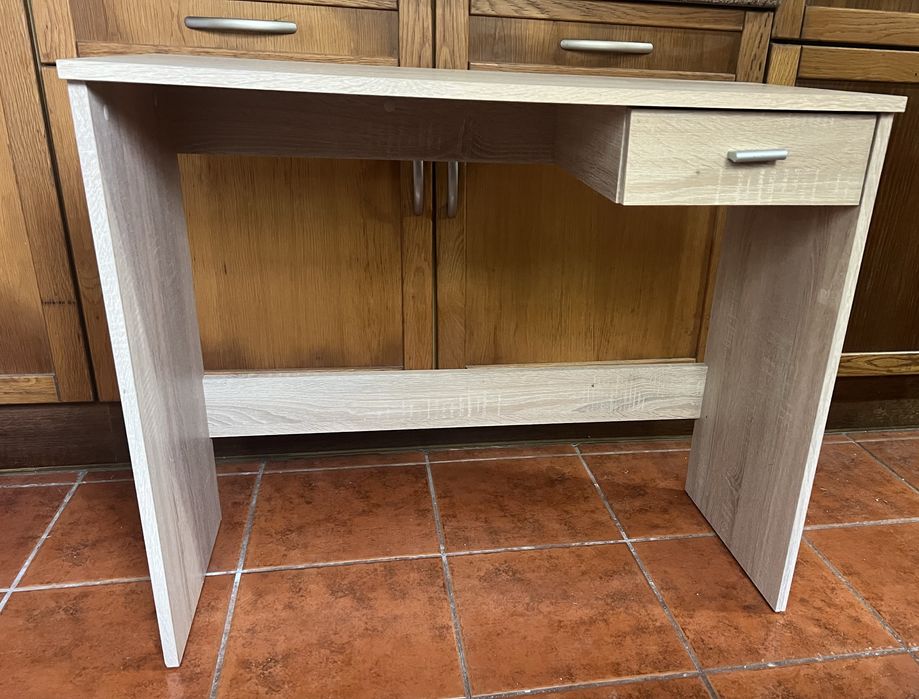 Secretária com gaveta