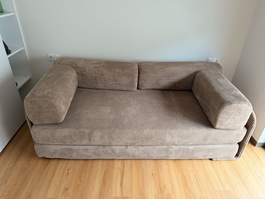 Sofá-cama de 2 lugares em veludo