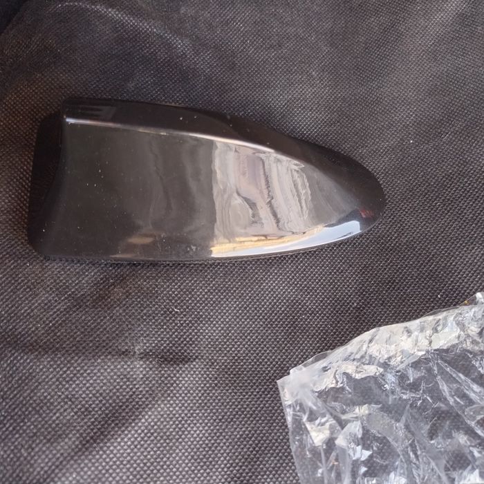 Antena samochodowa typu rekin Shark