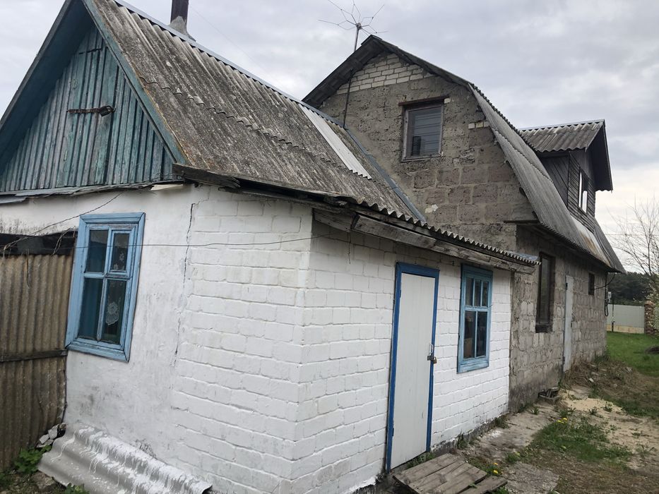 Продам земельну ділянку,гараж-під забудову