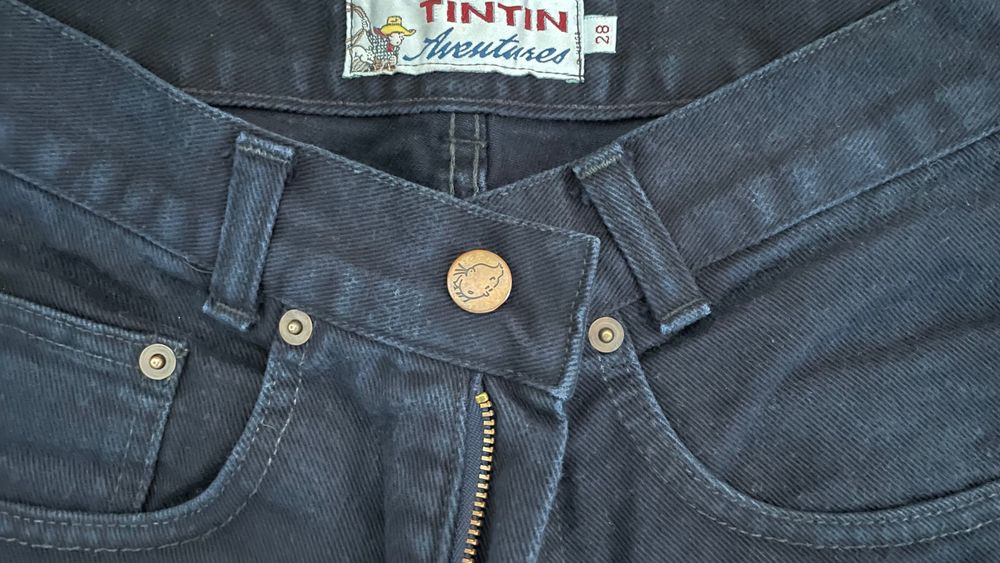 Calças jeans roupa de homem Armani Jeans e Tintim e Milou Aventura