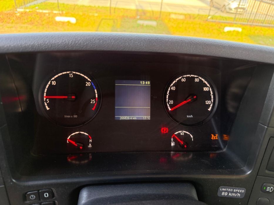 Scania G320 com grua  15 M e bascula