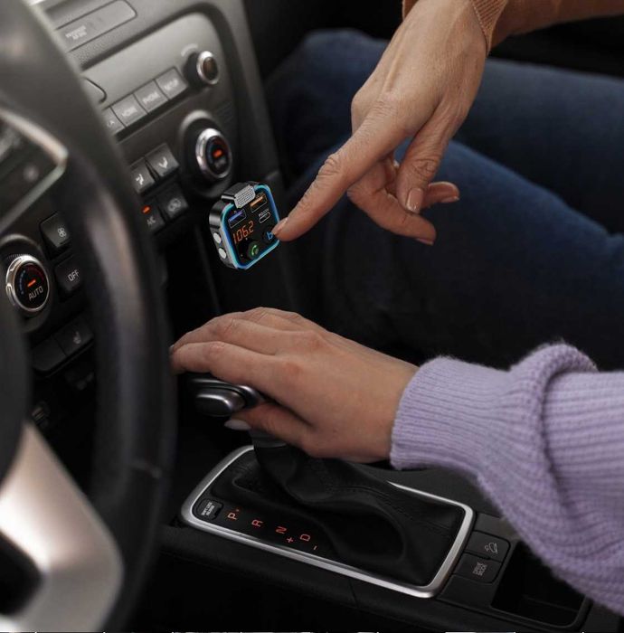 TRANSMITER FM bluetooth ładowarka telefonu MP3 2XUSB SD LCD