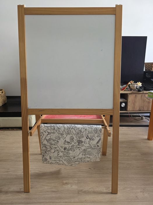Cavalete Mala Ikea Giz e quadro branco