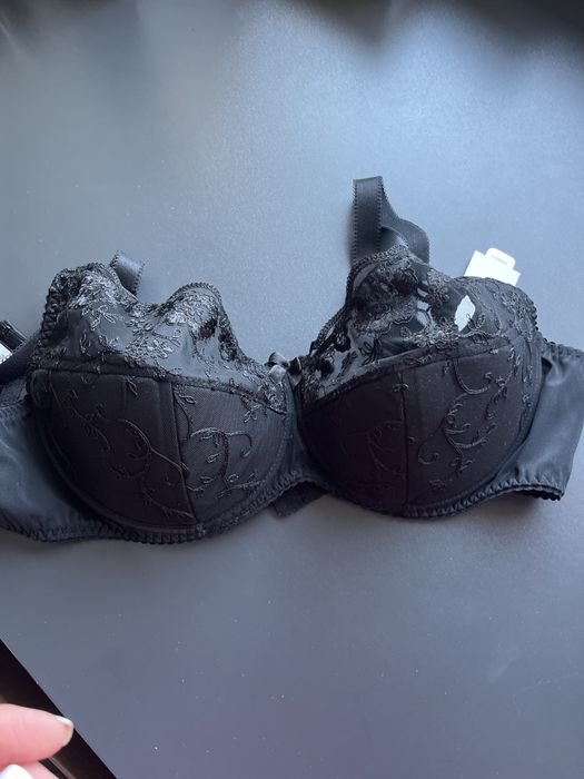 czarny biustonosz 90D BIGGI