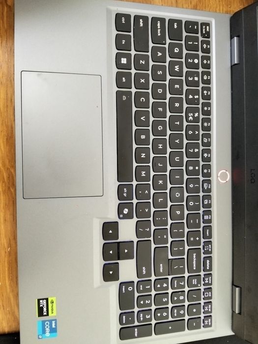 Portátil Urgente LOQ 15IRX10-540 (i7-13650HX / RTX 5070 / 24 GB / 1 TB)
