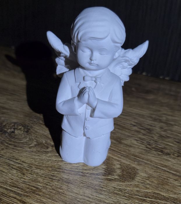 Modlący się aniołek