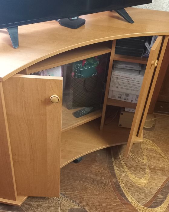 Кутова тумба під телевізор